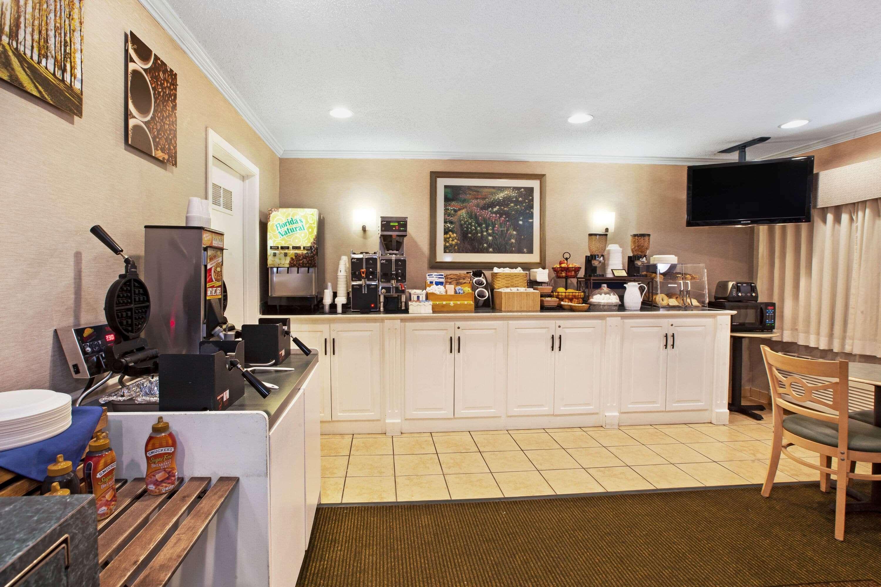 La Quinta Inn By Wyndham Detroit Canton Eksteriør bilde
