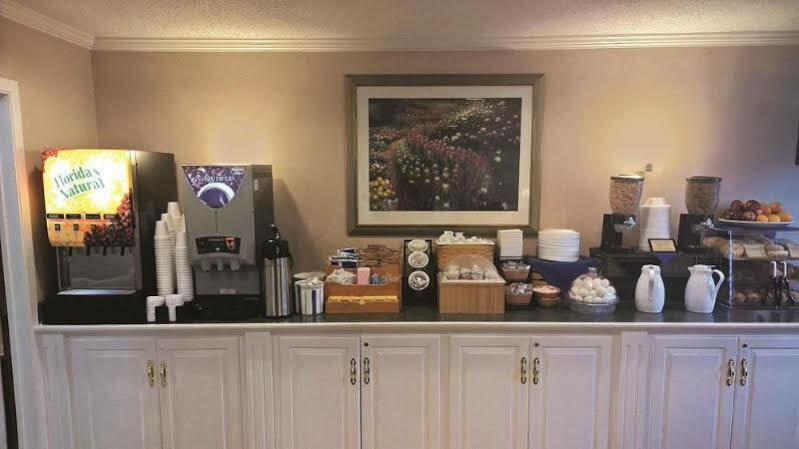 La Quinta Inn By Wyndham Detroit Canton Eksteriør bilde